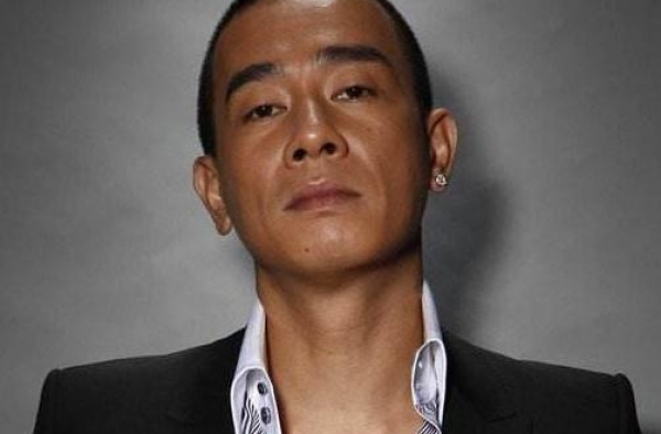 三千块卖了弟弟，成为他一辈子的痛，现身家上亿却找不回弟弟