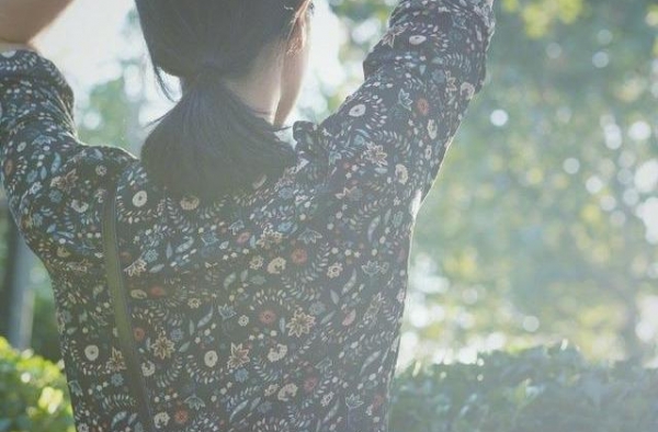 43岁孙莉给女人提了醒：经营婚姻不如经营自己，默认自己是美女
