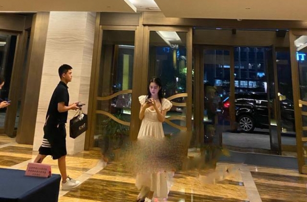 恋情曝光？胡一天赵樱子深夜同回酒店，两人疑因戏生情