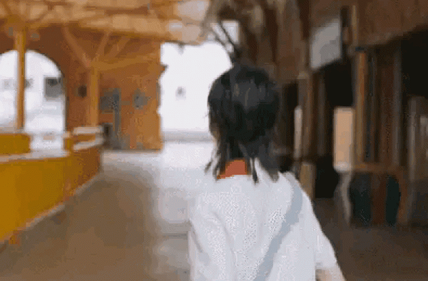 曾抑郁、被封杀，离异，人到中年翻红的他爆火不只靠“神仙背影”