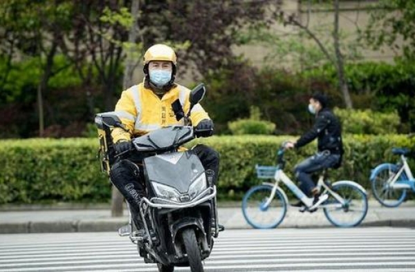 雷佳音抗疫剧演外卖小哥 否认为角色不洗脸不洗头