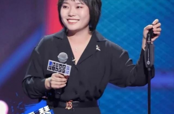 父母离异、曾割腕自杀，脱口秀女王：我不快乐，但我希望你们快乐