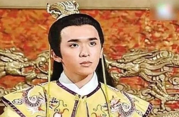 男星坚持“一夫三妻”30年，坚决不让女友怀孕，巨额遗产无继承