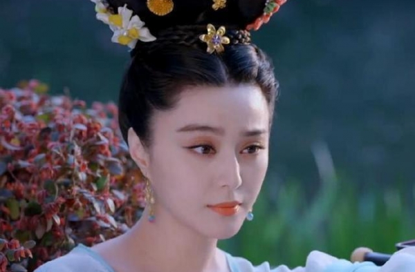 范冰冰33岁和杨幂33岁，都在饰演少女，究竟谁更胜一筹？