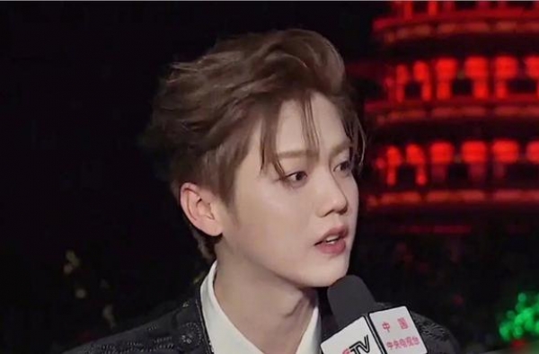 央视中秋彩排，30岁鹿晗神颜似18：流量明星想要火不靠脸行吗