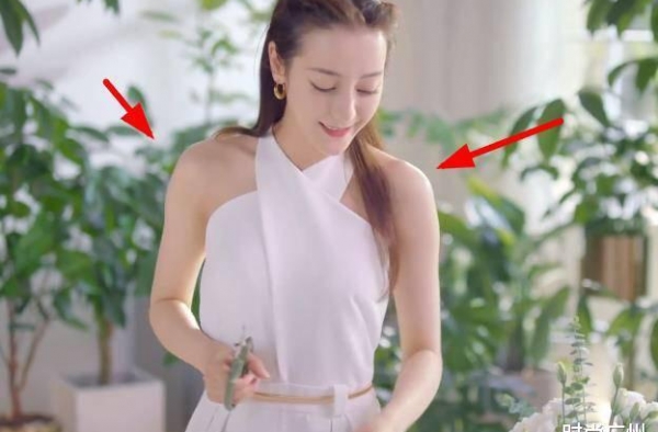 迪丽热巴与赵丽颖撞衫，网友热议：到底是谁更显气质与大方？