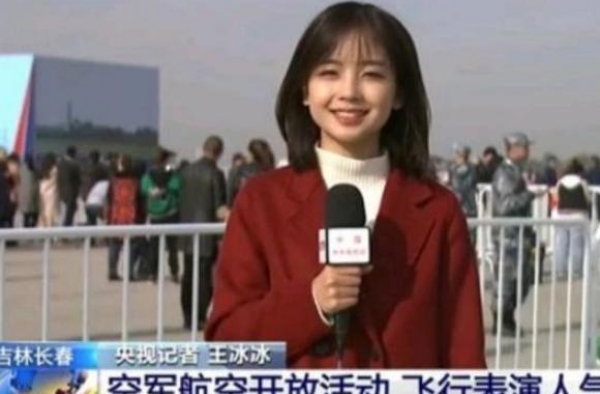 央视记者王冰冰，出场便刷爆热搜，央视神颜天团再添一位