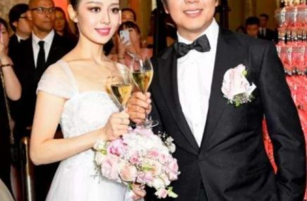 郎朗娶到了个什么宝？路人镜头下的爱丽丝，这腿是被上帝吻过吧
