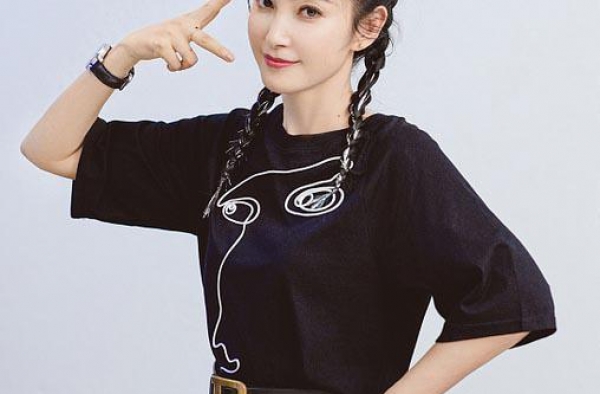 李冰冰到底怎么保养的？编个辫子怎么穿都像90后，说70后谁信