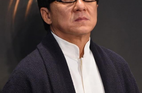 他居然炮轰成龙：当年你被李小龙暴打，李连杰也说你不懂武术