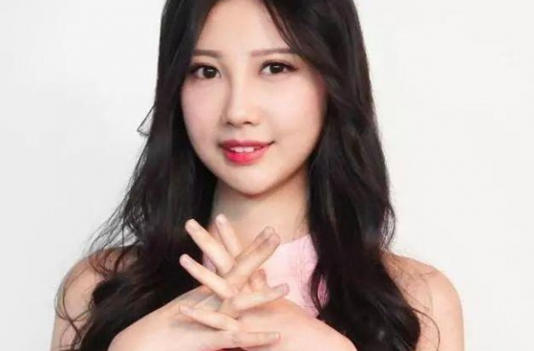 31岁女歌手患癌8年！如今面部声线均瘫痪，一半眼睛嘴唇动不了