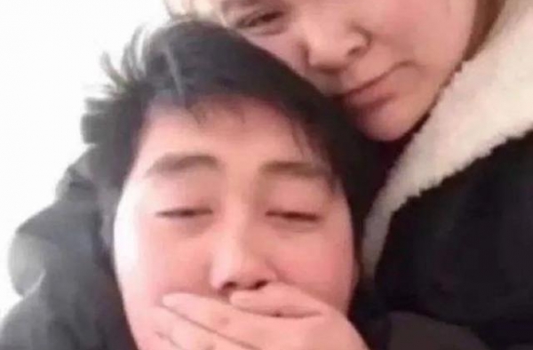 天仙为拍木兰抛弃剧组？大花白莲恶心国际章？短腿小花养小G转运