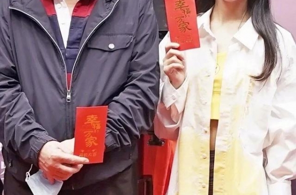 娱乐爆料：赵丽颖、任豪、小黄鸭、the nine