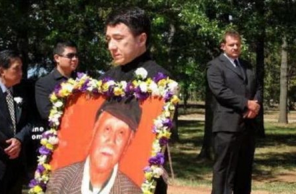 成龙不孝之子，回安徽认祖归宗，两个哥哥不种地为生，成为大方帮