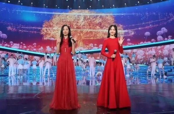 唐嫣国庆晚宴造型太闪耀！欧阳娜娜被比成了胖子，韩雪却成纸片人