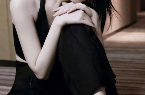 袁冰妍宝藏女孩没错了，可盐可甜，清纯又灵动，28岁少女感十足