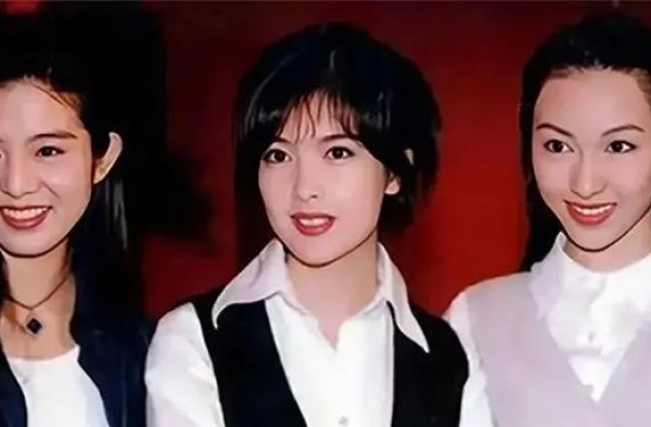 无法重拍瞬间：成龙捏钟楚红耳朵，烧香的翁美玲，泳池里的关之琳