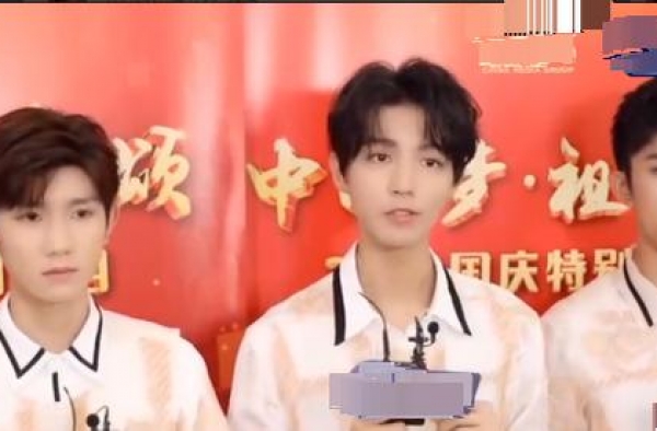 TF三子央视再合体，大哥三弟发型亮眼，易烊千玺真的有健身啊