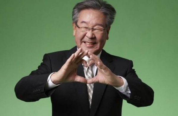 戏骨崔佛岩已80岁 与罗文姬是荧幕夫妻 现实老伴年轻是大美人