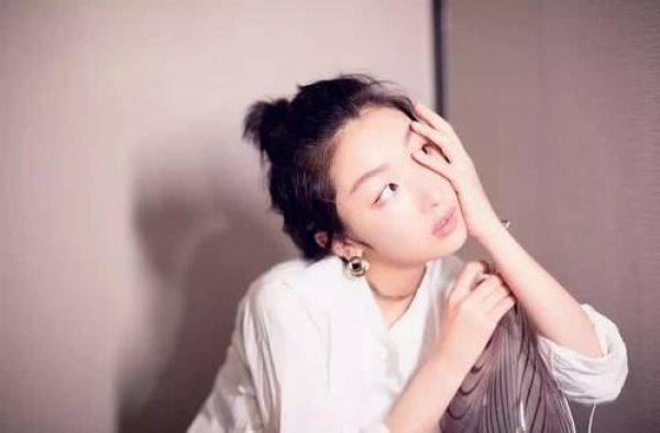 出道十年，获奖无数，这个小身板，却成了无数演员的标榜