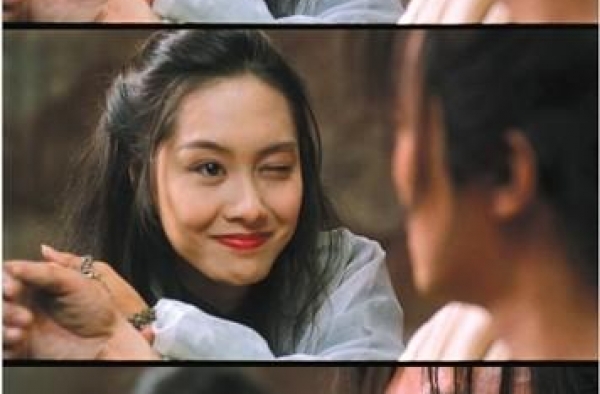 48岁朱茵难逃发福！黑t搭牛仔裤暴露五五分身材，女神惨变路人