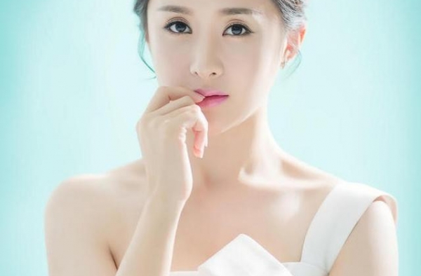 内地女演员郑媛元，外形靓丽，容貌清新甜美