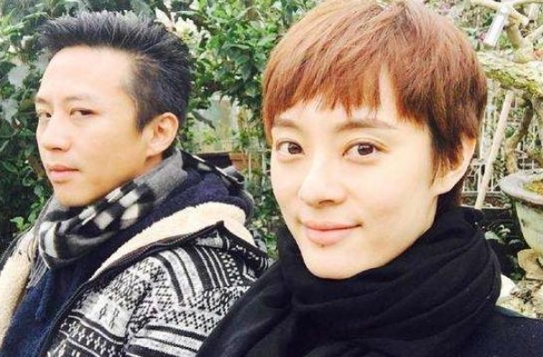 因一包洗衣粉而生情，两人戏里戏外都是夫妻，相恋25年恩爱如初