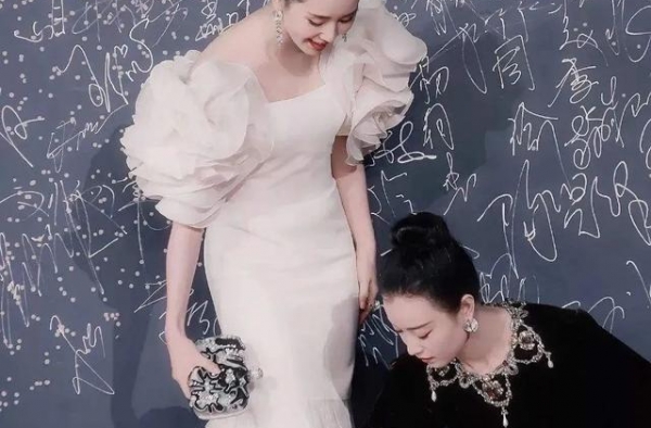 《流金岁月》预告曝光，倪妮颜值造型碾压，刘诗诗难吃双女主红利
