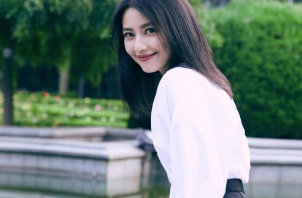 高圆圆拍新剧了，出演宋美龄落落大方，饰演宋庆龄的李小冉都输了
