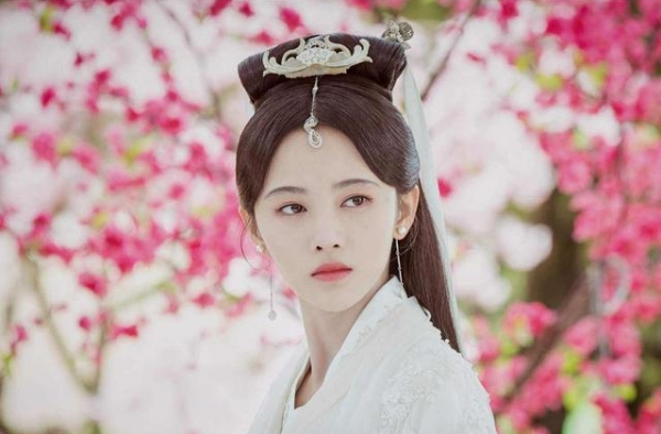 《如意芳霏》将要开播，铁打的妆容？鞠婧祎再引争议