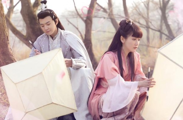 《凤唳九天》首播！见过魂穿的，没见过失忆穿的