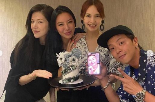 杨丞琳、许玮宁都笑了！小鬼爸爸60岁生日 视讯华冈5人帮
