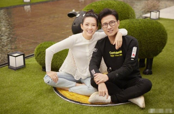 章子怡儿子会叫妈妈啦！8个月趴在怀里不撒手，汪峰被指内心吃醋