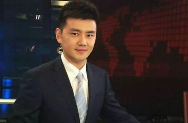 《新闻联播》主播上新，央视80后年轻主播初次亮相，他是严於信