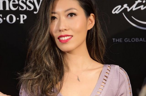 同为贪二代的曲婉婷与陈奕迅人群大众的反应竟然大不相同