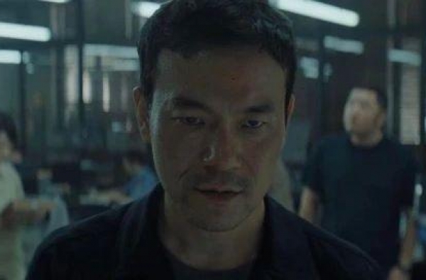 ?这张背负八条人命的脸，可真迷人