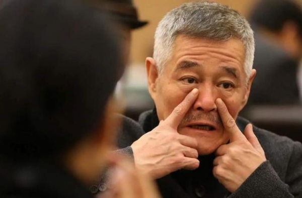 曾是春晚女笑星，因丈夫去世淡出舞台的戚慧，如今已再嫁重获幸福