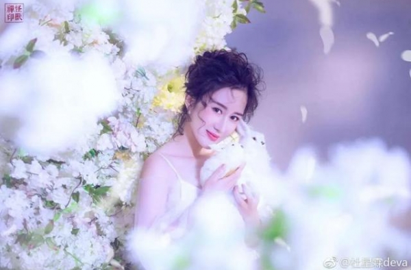 争夫争产都赢了，张纪中的娇妻成了“女德”大师？