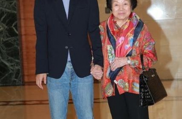 霍英东3女人：吕燕妮是白月光，冯坚妮是朱砂痣，林淑端是解语花