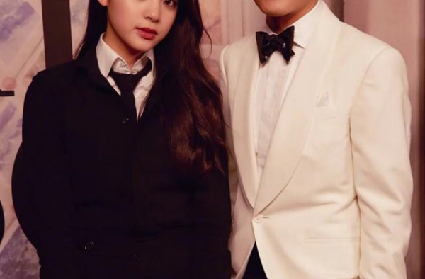 欧阳娜娜的姐姐颜值超高，身材像模特，网友：身材不输妹妹