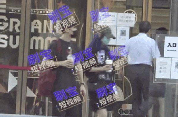 赵薇婚内出轨了？44岁仿若少女，和小鲜肉同居半年以上