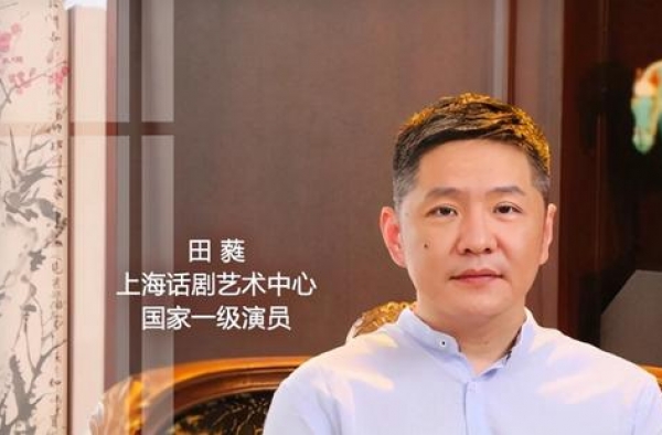 恶心！导演性骚扰编剧欲强吻，舌头伸进耳朵：这是娱乐圈潜规则？
