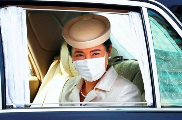 日本最美两公主颜值挡不住！一蓝一粉超清纯，抢镜雅子为纪子撑腰