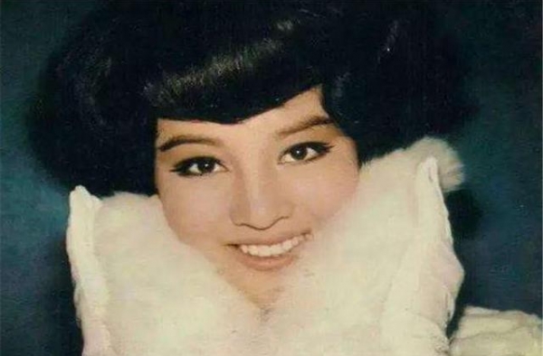 丈夫被曝婚外情，何莉莉坚决不离婚，丈夫离世后继承家产成赢家