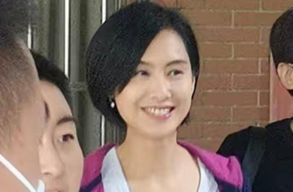 48岁紫霞仙子朱茵生图，状态像18岁少女，网友：女神太美了