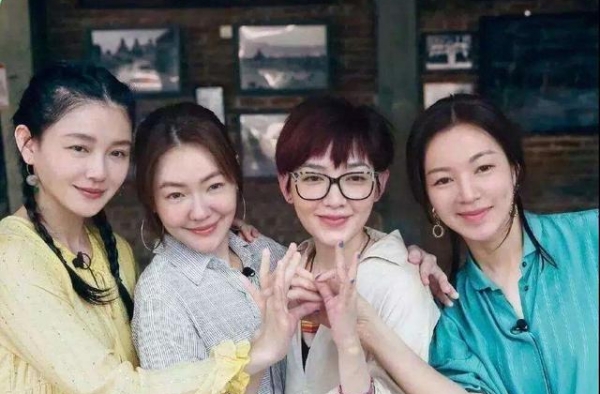 大S的“童颜”，终于输给了穿搭品位