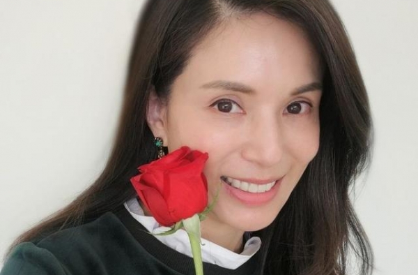 李若彤、佘诗曼，娱乐圈剩女强人女星！单身但活得潇洒自在