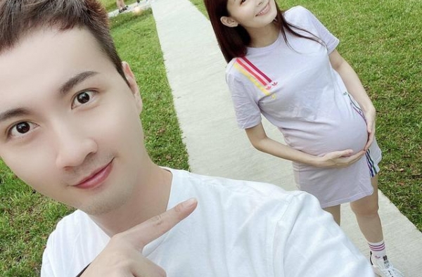 夏如芝，她是周杰伦御用J女郎，现在做妈妈啦，女儿小芝麻好可爱