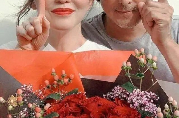 被初恋背叛分手后恋上同组男演员，结婚11年的范文芳超幸福