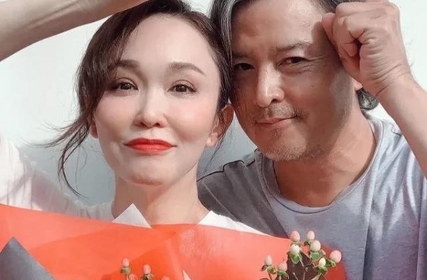新加坡真正的“神雕侠侣”，他们竟然假戏真做了20年
